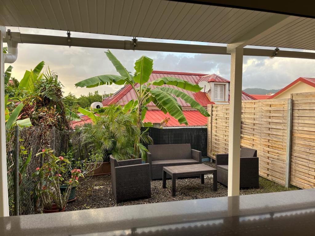 Agreable Appartement En Rez-De-Jardin A 450M De La Mer Sainte-Anne Kültér fotó