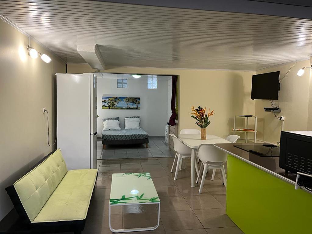 Agreable Appartement En Rez-De-Jardin A 450M De La Mer Sainte-Anne Kültér fotó