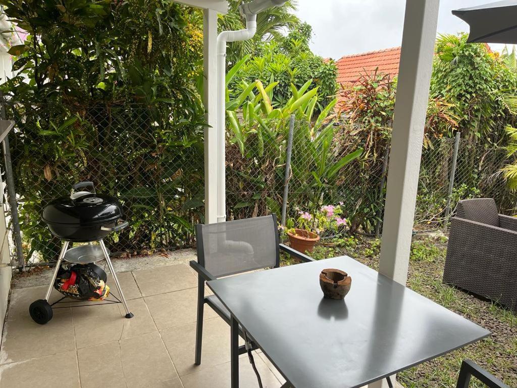 Agreable Appartement En Rez-De-Jardin A 450M De La Mer Sainte-Anne Kültér fotó